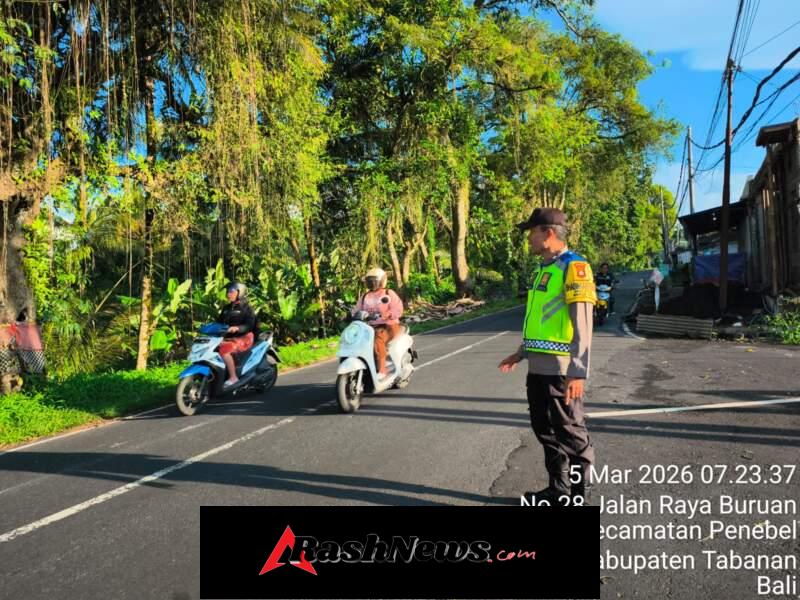 Cegah terjadinya kemacetan dan laka lantas, Personil Polsek Penebel melaksanakan Strong Point pagi