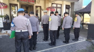 Personel Polsek Selemadeg Timur Laksanakan Apel Pagi, Tekankan Pengamanan Arus Balik Lebaran