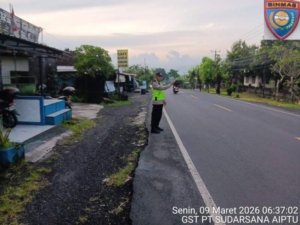 Strong Poin Pagi Polsek Kerambitan Rutin Dilaksanakan Dalam Upaya Menciptakan Rasa Aman dan Nyaman Bagi Pengguna Jalan
