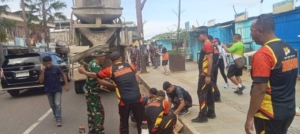 Babinsa Kodim 1630/Mabar Bersama Aparat Gabungan Perbaiki Akses Jalan di Wilayah Komodo