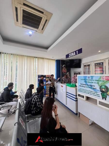 Satpas Polresta Denpasar Gelar Sosialisasi Tertib Berlalu Lintas kepada Pemohon SIM