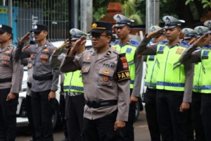 Wakapolres Bandara Ngurah Rai Pimpin Apel Pagi, Tekankan Disiplin dan Pelayanan Publik