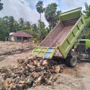 Babinsa Pastikan Proyek KDKMP Oematamboli Sukses dan Tepat Waktu