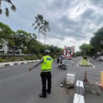 Sat Lantas Polres Bandara Ngurah Rai Gelar Pengaturan Lalu Lintas, Arus Kendaraan Terpantau Aman dan Lancar