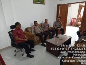 Safari Kamtibmas Kapolsek Kerambitan di Kantor Desa Penarukan Jalin Silaturahmi dan Sampaikan Pesan Kamtibmas