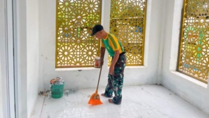 Yonarmed 12 Kostrad Wujudkan Kepedulian Lewat Karya Bakti di Rumah Ibadah