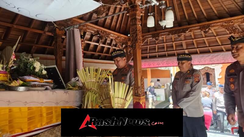 Kapolres Tabanan Melayat ke Rumah Duka AIPTU I Putu Eka Santana, Wujud Kepedulian dan Solidaritas Keluarga Besar Polres Tabanan
