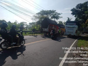 Polsek Selemadeg Gerak Cepat Tangani Laka Lantas di Soka Kelod