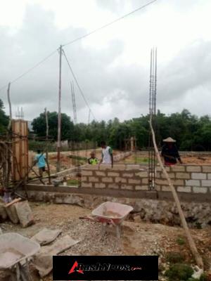 Babinsa Baa Laksanakan Pemantauan Pekerjaan Pondasi di Lokasi KDKMP