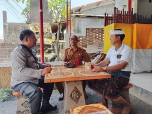 Pererat Sinergitas, Bhabinkamtibmas Wanasari Sambangi Perbekel dan Bendesa Adat