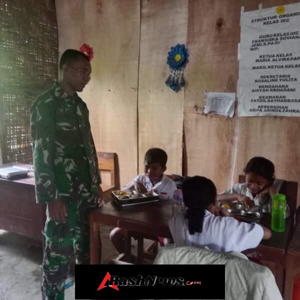 Dukung Pencegahan Stunting, Babinsa Lembor Tinjau Kegiatan MBG di Kelurahan Tangge