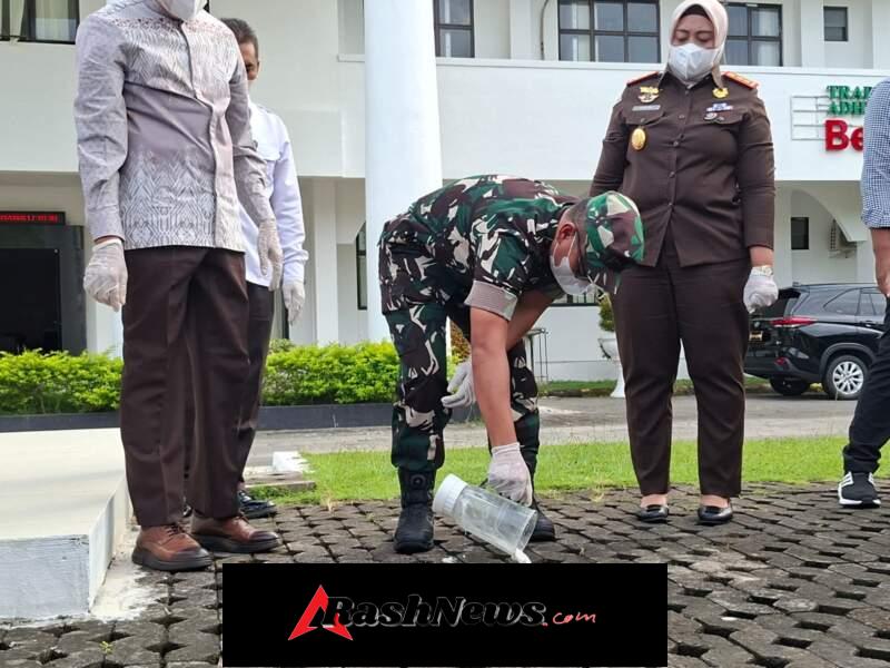 Dandim Loteng Hadiri Pemusnahan Barang Bukti Sebagai Wujud Transparasi Kejari Terhadap Publik