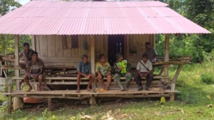 Tingkatkan Keamanan Lingkungan, Babinsa Umbu Ratu Nggay Barat Ajak Warga Peduli Kamtibmas