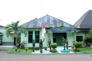 Kasdim 1601/Sumba Timur Pimpin Upacara Rutin di Lapangan Makodim