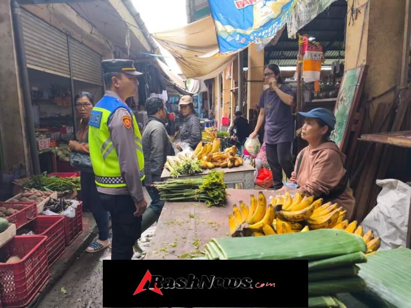 Jelang Hari Raya Nyepi dan Idul Fitri, Kapolsek Pupuan Pantau Stabilitas Harga Sembako di Pasar Umum Pupuan