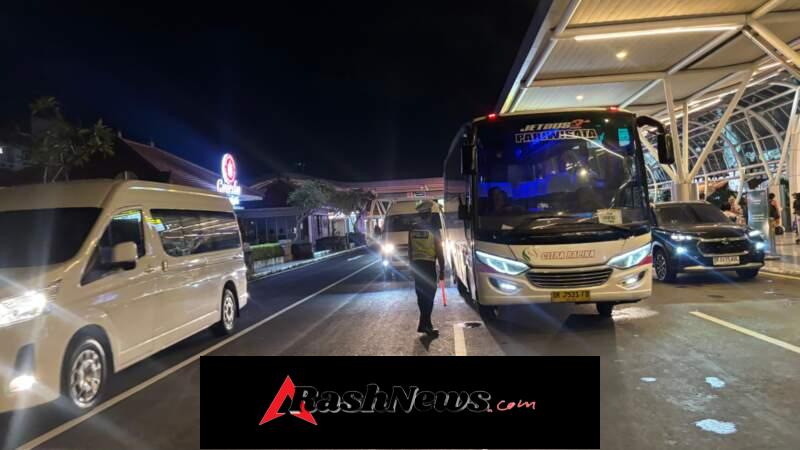 Antisipasi Kepadatan Kendaraan, Polres Bandara Ngurah Rai Intensifkan Pengaturan Lalin di Terminal Internasional