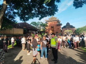 Bhabinkamtibmas Desa Kediri Melaksanakan Pengamanan Giat Parade Budaya  TK Tunas Muda Desa Kediri