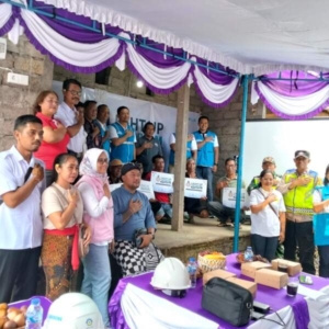 Bhabinkamtibmas Hadir di Tengah Masyarakat, Kawal Program Light Up The Dream di Desa Belimbing