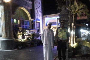 Pengamanan Sholat Tarawih di Wilayah Hukum Polsek Baturiti Berlangsung Aman dan Kondusif