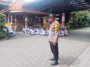 Bhabinkamtibmas Desa Pangkung Tibah  Polsek Kediri Melaksanakan Pengamanan Kegiatan Ngaben  Crematorium Santa Graha