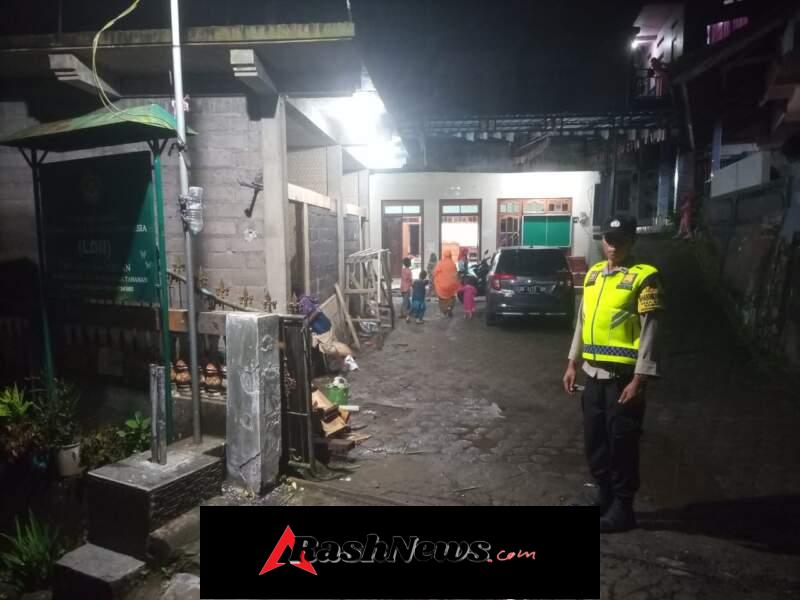 Hadir Berikan Rasa Aman, Polsek Pupuan Amankan Pelaksanaan Ibadah Sholat Tarawih