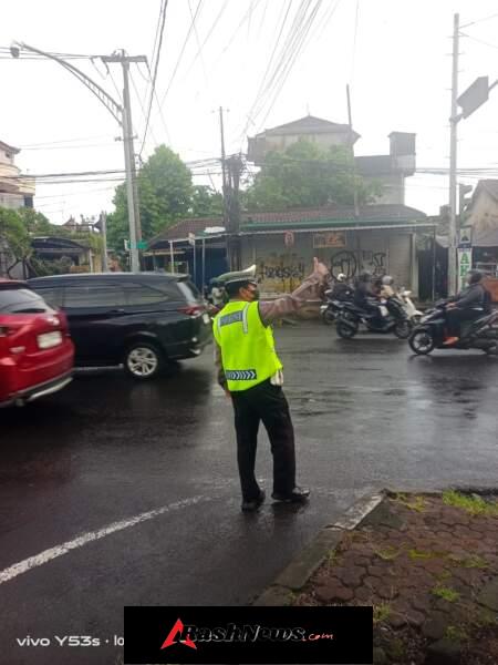 Atensi Kemacetan dan Laka, Polsek Kediri Gelar Personil Untuk Laksanakan Strong Point siang