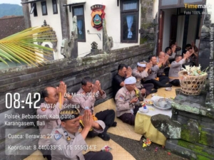 Polsek Bebandem Gelar Persembahyangan Bersama, Perkuat Landasan Spiritual dalam Tugas Kepolisian
