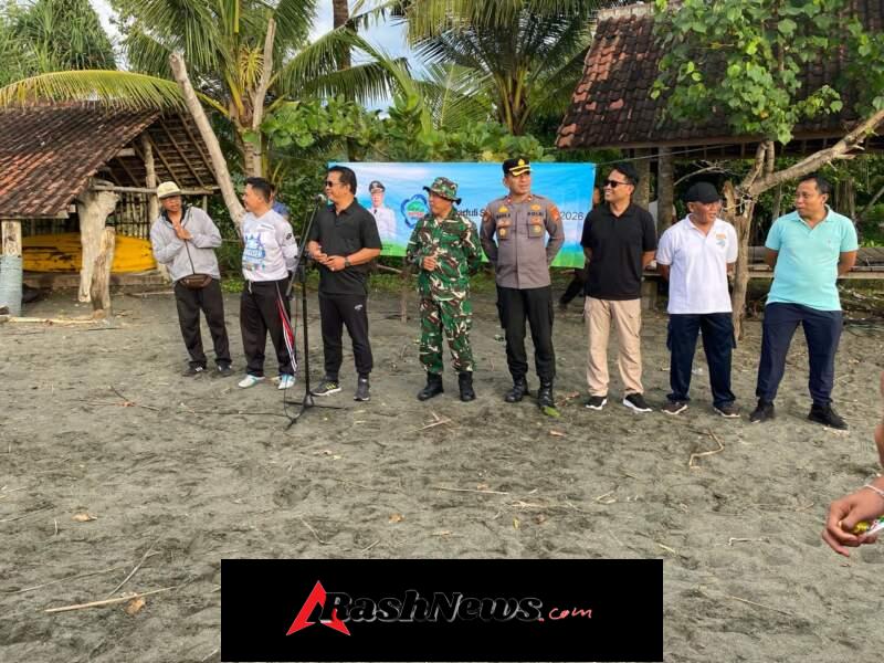 Dalam rangka Hari Peduli Sampah Nasional, Kodim 1623/Karangasem bersinergi dengan pemerintah Daerah gelar pembersihan sampah di Pantai.