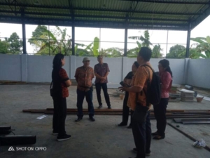 Babinsa Lodtunduh Bersama Inspektorat Tinjau Pembangunan Gedung Koperasi Desa