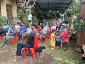 *63 Paket Sembako Disalurkan kepada Warga Terdampak Banjir Sungai Mendaung di Desa Kalianget
