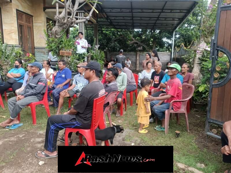 *63 Paket Sembako Disalurkan kepada Warga Terdampak Banjir Sungai Mendaung di Desa Kalianget