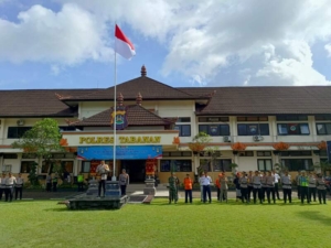 Jelang Nyepi dan Idul Fitri, Kasdim Tabanan Bersama Personel Ikuti Apel Gelar Pasukan Ops Ketupat