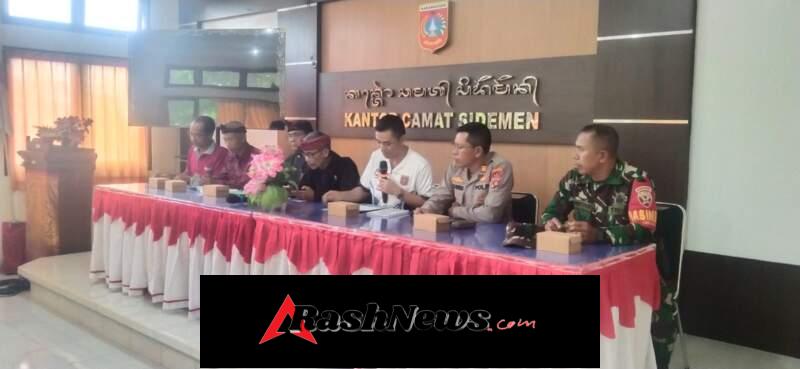 Anggota Koramil 1623-04/Sidemen Tekankan Pentingnya Keamanan Saat Pengerupukan dalam Rakor Di Kecamatan Sidemen