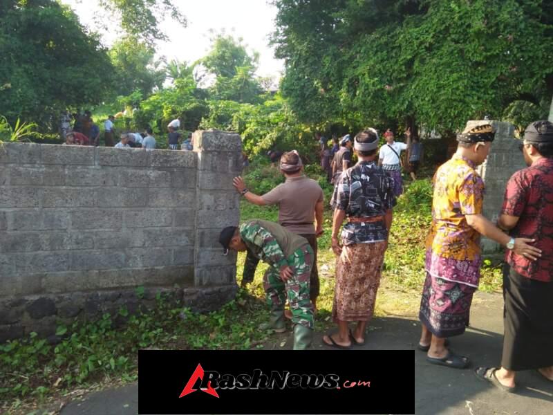 Babinsa Sukasada Pimpin Gotong Royong Bersama 60 Warga Banjar Adat Sukasada