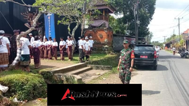 Sinergi Babinsa dan Pecalang Jaga Ketertiban Penilaian Ogoh-ogoh di Desa Keliki