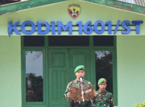 Dandim 1601/Sumba Timur Pimpin Upacara Bendera 17-an di Lapangan Apel Kodim