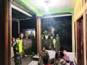 Wujudkan Lingkungan Aman, Koramil 1607-07/Lunyuk Gencarkan Patroli Malam