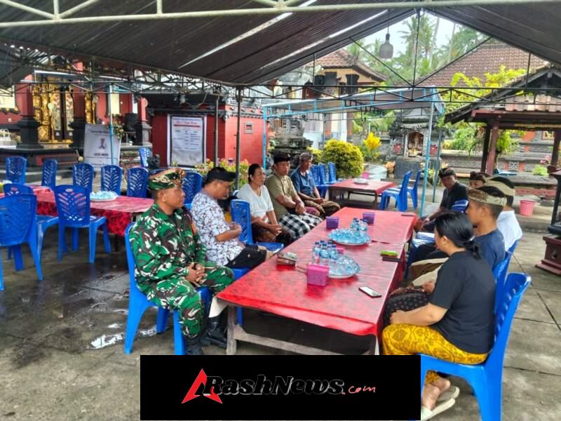 Sentuhan Humanis Babinsa Kaliakah, Kawal Kegiatan Mejenukan Bupati Jembrana di Banjar Pangkung Buluh
