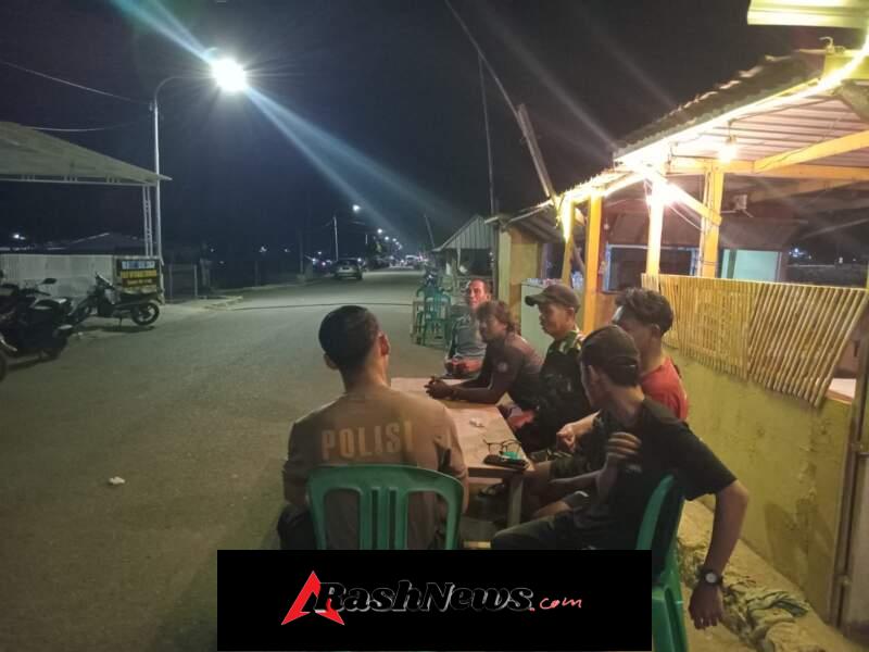 Ciptakan Kamtibmas Kondusif, Babinsa Poto Tano Laksanakan Patroli Malam