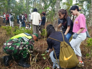 Kolaborasi Indonesia–Jepang, 140 Peserta Ikuti Aksi Tanam Pohon di Buleleng