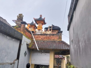 Cuaca Ekstrem Picu Kebakaran di Rumah Warga Gianyar, Babinsa Hadir Pastikan Situasi Aman