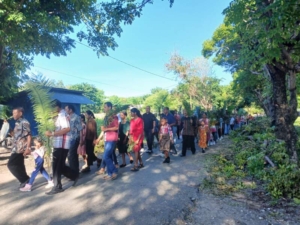 Personel Koramil 1612-04/Elar Pastikan Ibadah Pembukaan Pekan Suci di Sambi Rampas Berjalan Kondusif