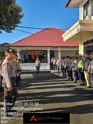 Sipropam Polres Karangasem melaksanakan pengawasan dan pengecekan langsung kegiatan Apel Serah terima tugas jaga.