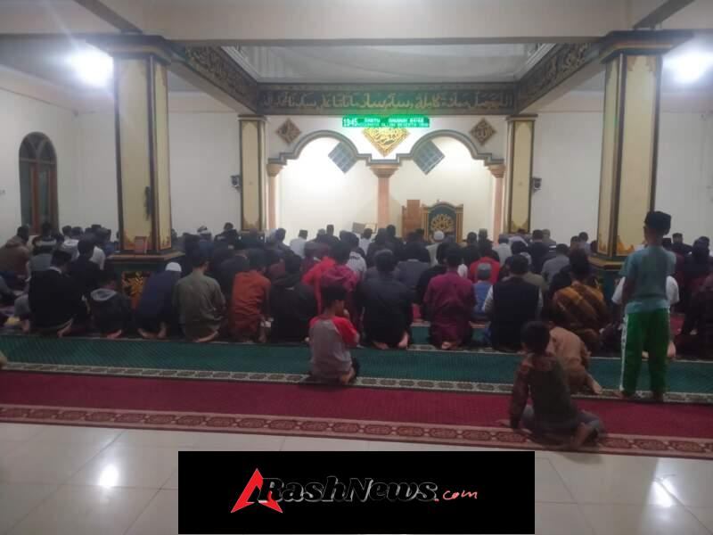 Wujud Kepedulian di Bulan Suci, Koramil 1612-01/Ruteng Amankan Masjid Jihadul Ukhro