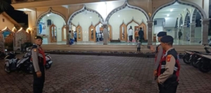 Polres Klungkung Amankan Sholat Tarawih di Masjid Nurul Huda Kampung Gelgel.