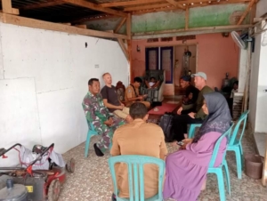 Babinsa Desa Beru Selesaikan Persoalan WNA Secara Humanis dan Persuasif