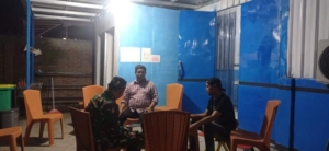 Babinsa Serka M. Tayeb Turun Tangan Amankan Lingkungan Warga