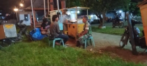 Babinsa Koramil 1628-02/Sekongkang Gelar Patroli Malam, Warga Diimbau Jaga Kamtibmas