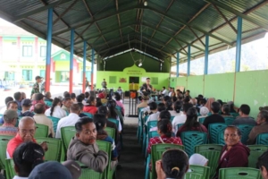 Berikan Kepedulian, Satgas Pamtas Yonarhanud 2 Kostrad Bagikan 500 Kacamata Gratis