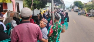 Babinsa Koramil Hu’u Bantu Prosesi Pemakaman Warga Desa Lepadi